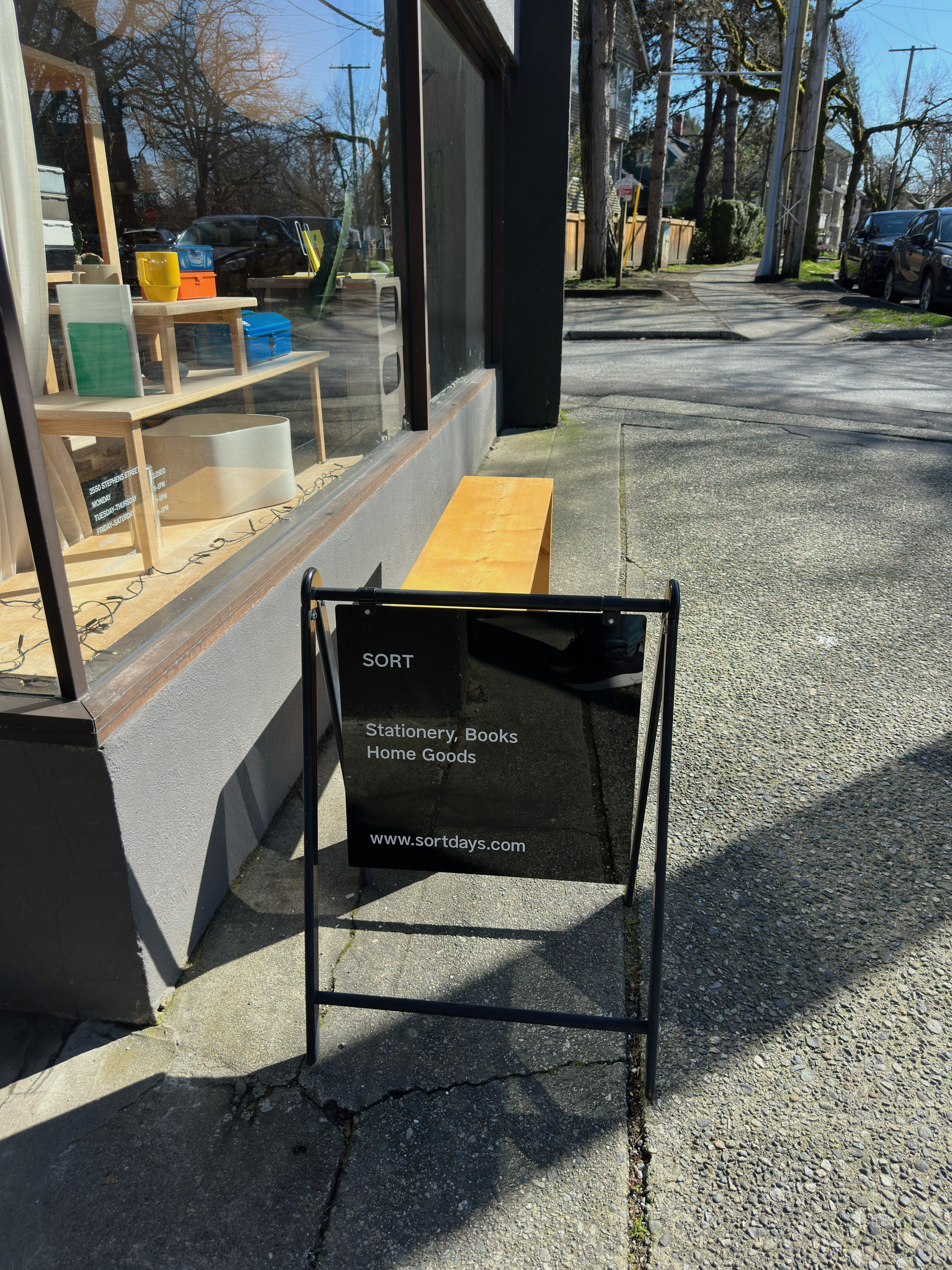 Sort stationery and books shop